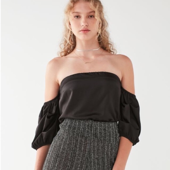 UO / Off The Shoulder Satin Blouse - Picture 5 of 5